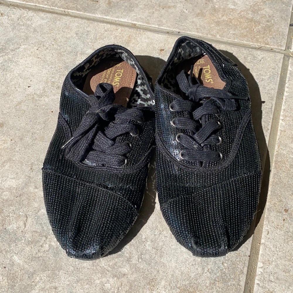 Black sequence toms